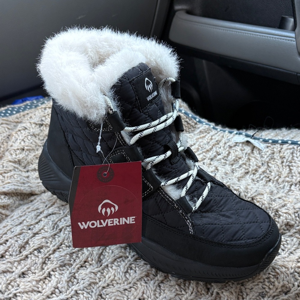 Wolverine Women's Black Quilted Winter snow boots